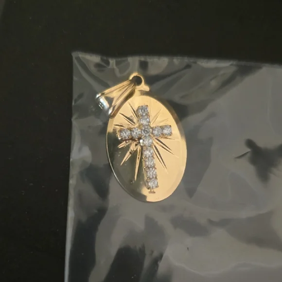 Gold Cross Pendant Necklace - Picture 1 of 1
